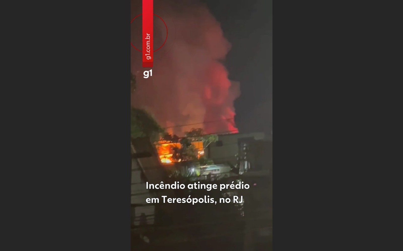 Incêndio atinge 4 andares de prédio em Teresópolis e assusta moradores: 'Tá desabando tudo, meu Deus!'; VÍDEO