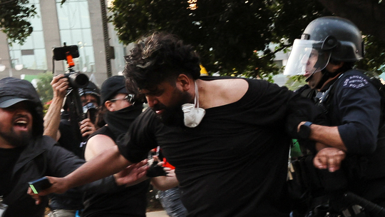 Trump mantém temporariamente controle da Guarda Nacional contra protestos na Califórnia