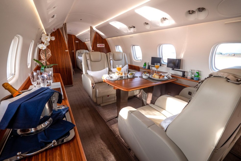 Parte interna do jato Legacy 650 — Foto: Reprodução/Prime You