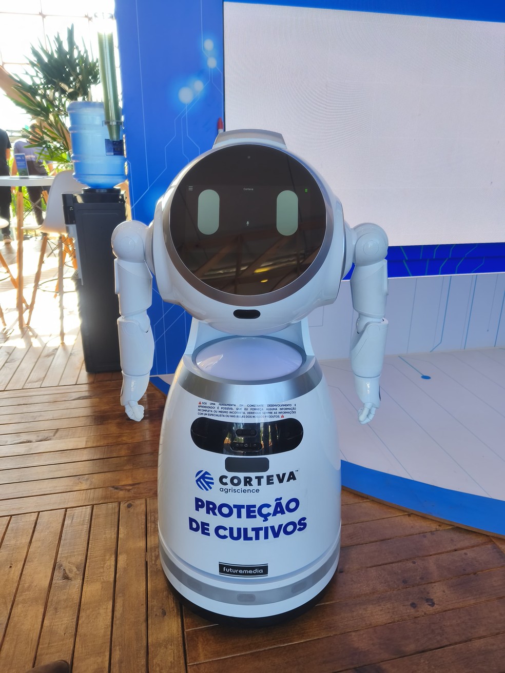 Robô na feira de agronegócio em Piracicaba (SP) — Foto: Coplacana/Divulgação