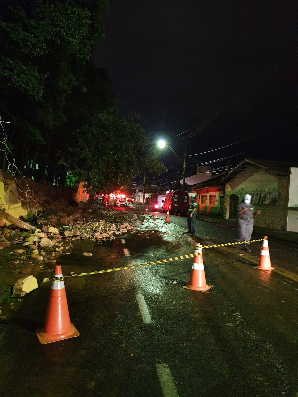 Chuva Em Arax Provoca Pontos De Alagamentos E Queda De Muro Em Escola Tri Ngulo Mineiro G