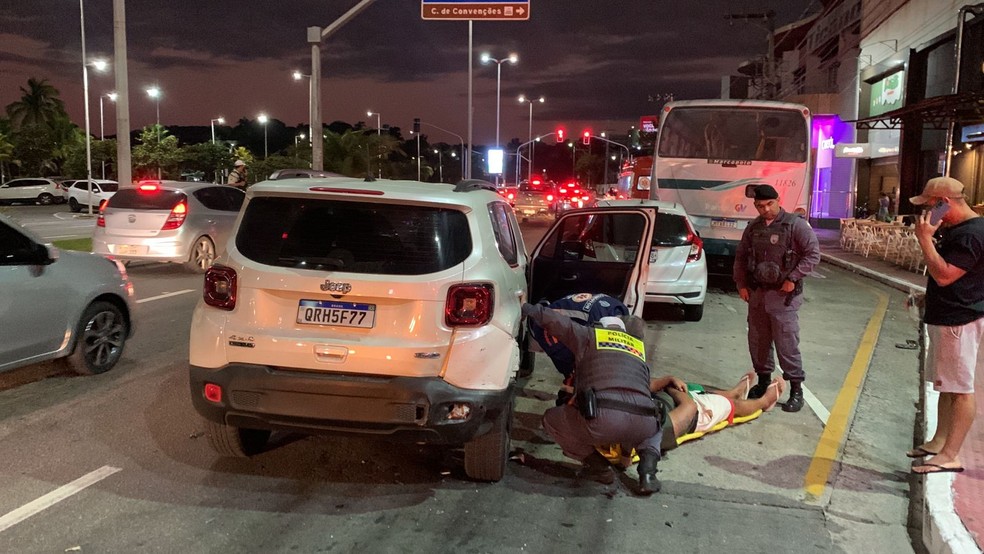 G1 - Motorista bate no carro da polícia e atropela militar na Grande  Vitória - notícias em Espírito Santo