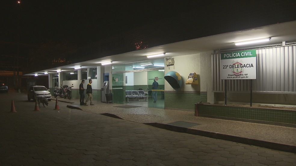Fachada da 23ª Delegacia de Polícia, em Ceilândia, no Distrito Federal — Foto: TV Globo/Reprodução
