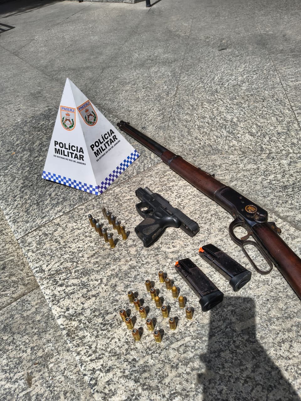 Polícia apreende duas armas de fogo em Resende; Três suspeitos são presos