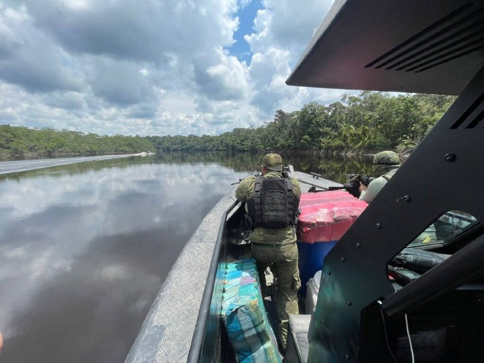 Barcos são usados pela polícia para o monitoramento do rios no Amazonas — Foto: Divulgação
