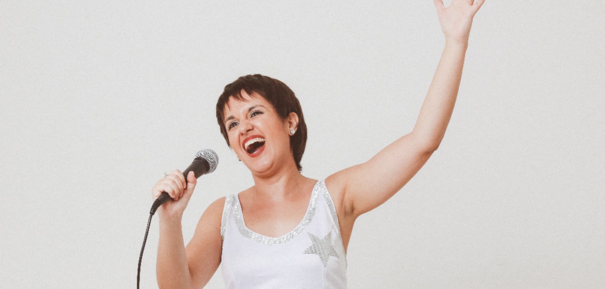 Shows trazem sucessos de Elis Regina a Santos e Cubatão; confira datas e ingressos