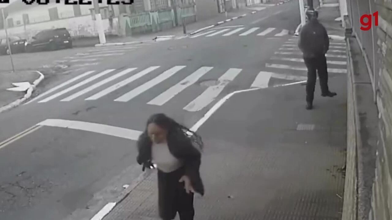 Shocking Video: Woman Flees Armed Robbery Attempt in São Vicente, SP