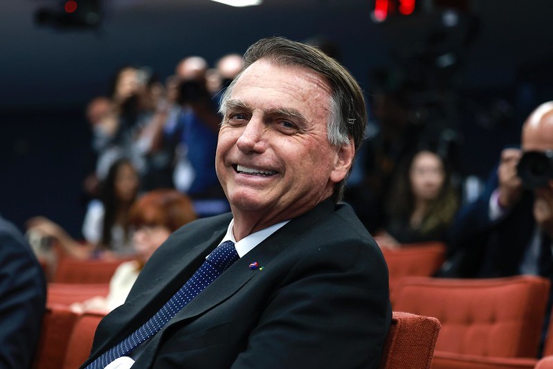 Bolsonaro aparece cordato, humilde e até pede desculpas no STF – bem diferente do estilo do ex-presidente
