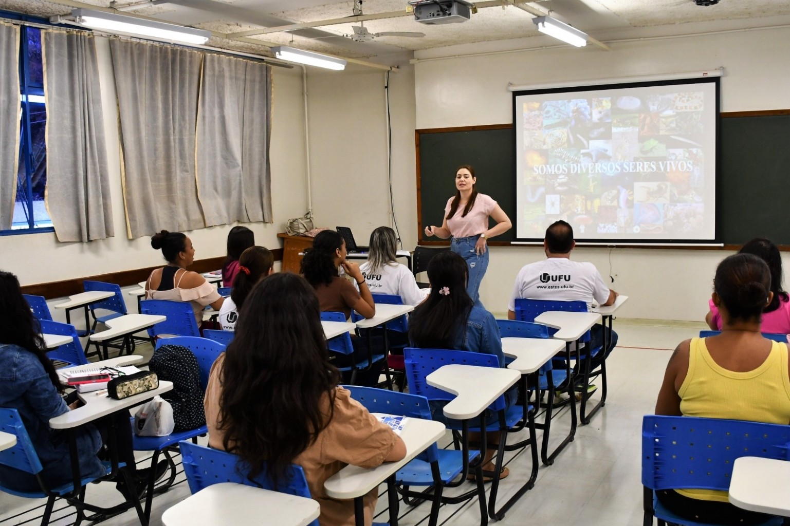 UFU oferece 15 vagas para professores substitutos e salários de até R$ 8,3 mil