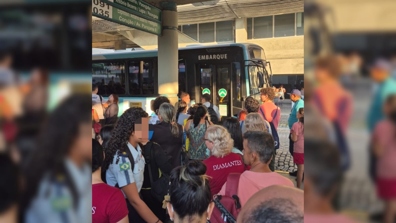 Empresas suspendem mais de 20 linhas de ônibus em Fortaleza e pegam passageiros de surpresa