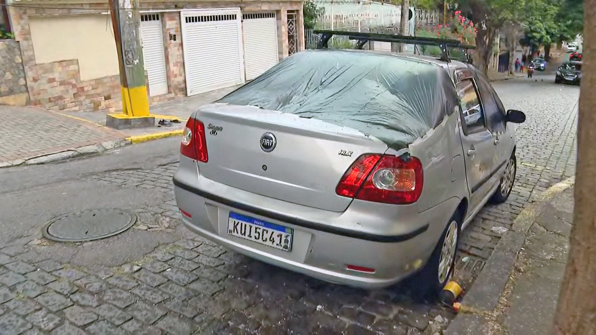 VÍDEO: policial penal reage a assalto e troca tiros com bandidos na Zona Norte do Rio