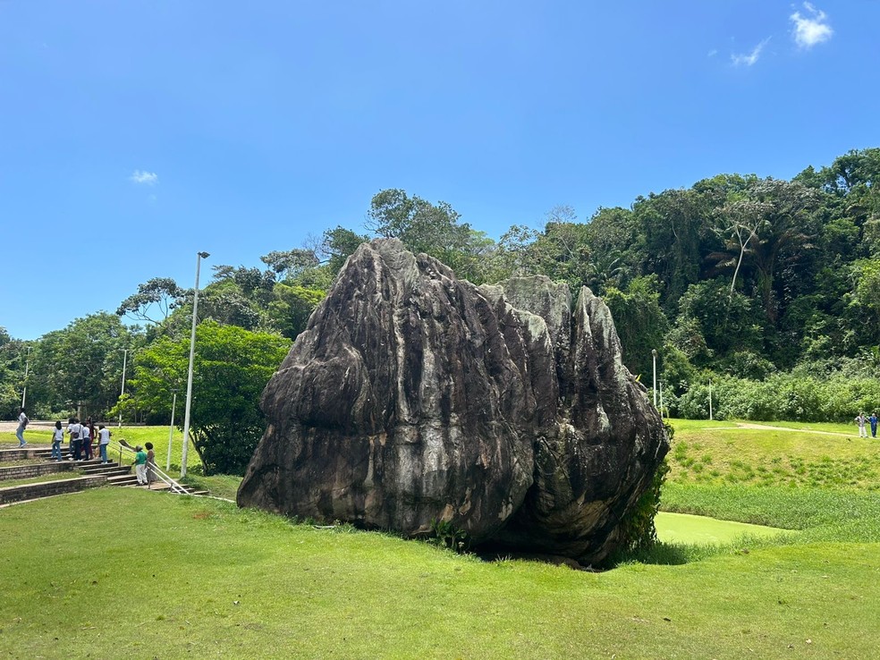 Pedra de Xangô é um dos monumentos sagrados da Bahia — Foto: João Souza / g1 BA