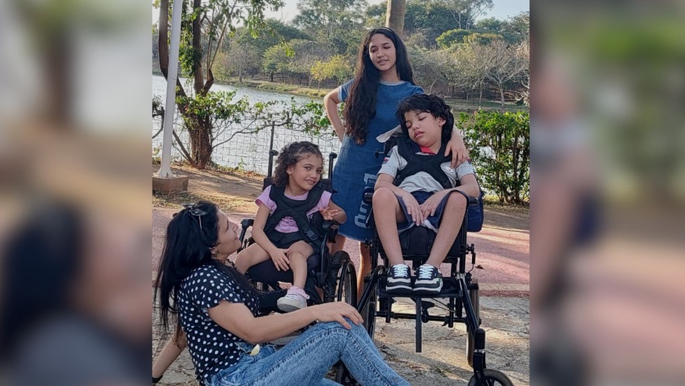 Fernanda cuida de três filhos atípicos sozinha em Rio Preto (SP) — Foto: Fernanda Pereira/Arquivo pessoal