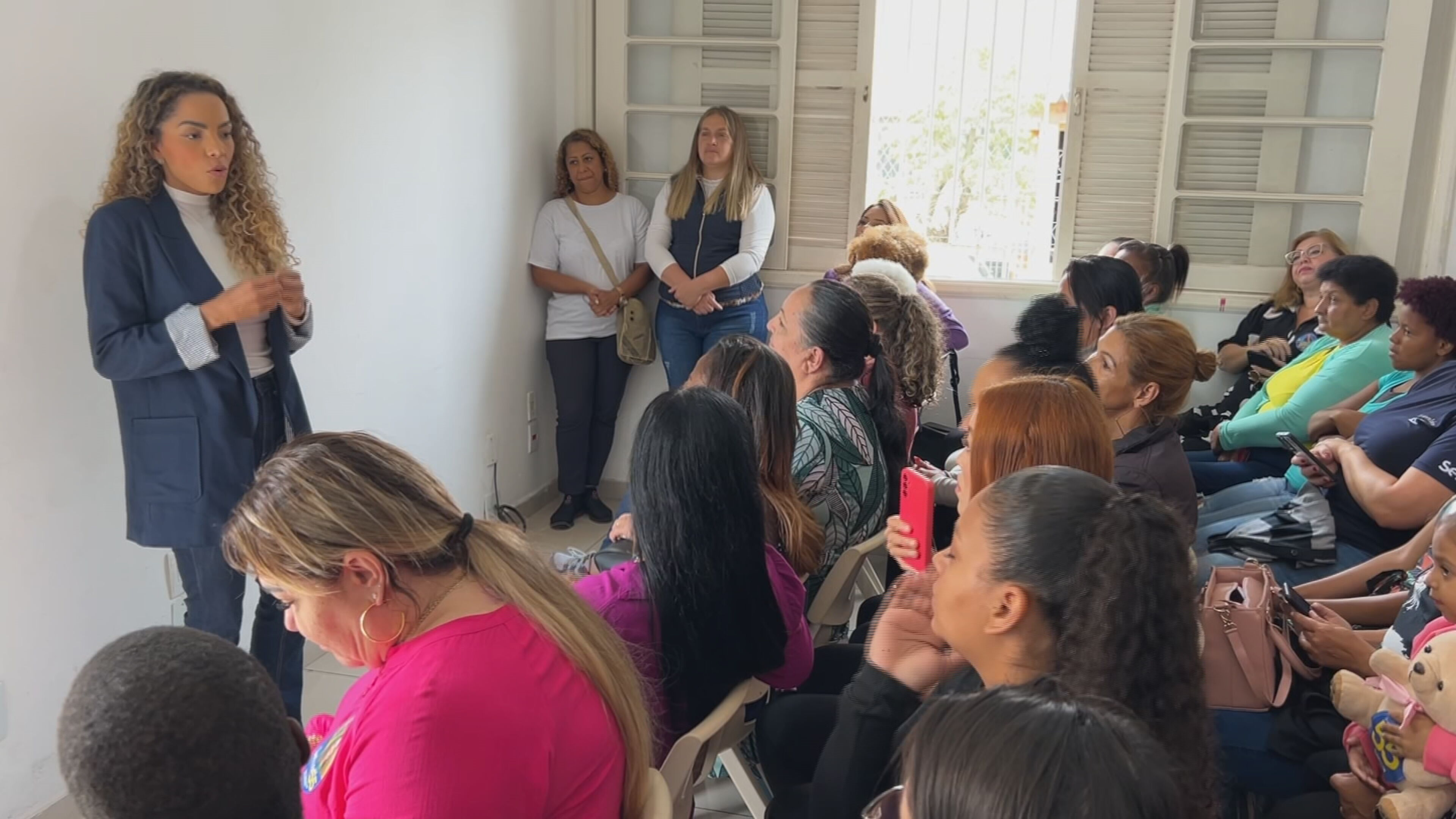 Suéllen Rosim, candidata a reeleição em Bauru, conversa com apoiadoras e apresenta propostas para saúde da mulher