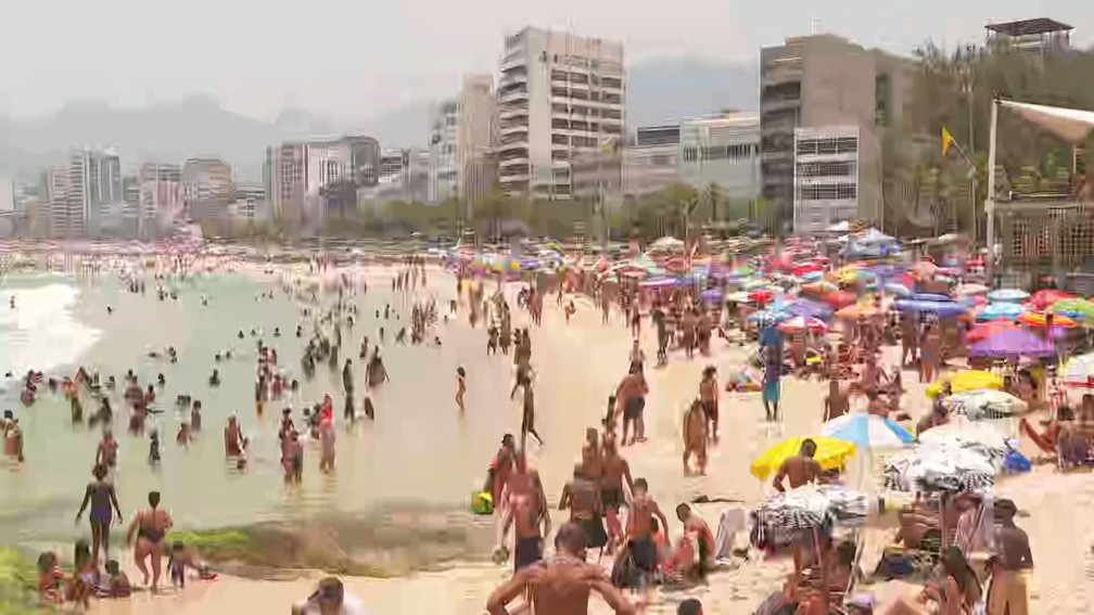 Praia do Arpoador neste sábado (18) — Foto: Reprodução/TV Globo