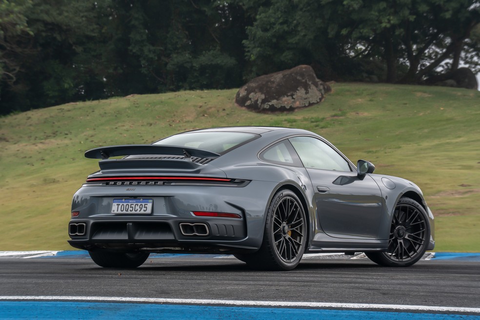 Porsche 911 Turbo S no autódromo Velocitta em Mogi Guaçu (SP). — Foto: Divulgação / Porsche