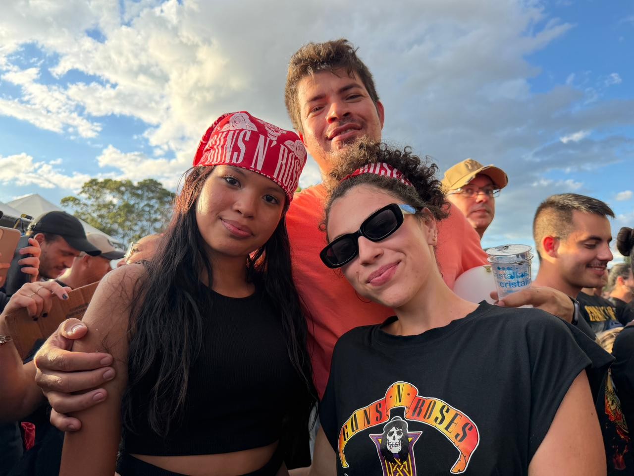 Família viaja 12h para ver show do Guns N’ Roses em Rio Preto e realiza sonho da filha de 13 anos: 'Muito grata'