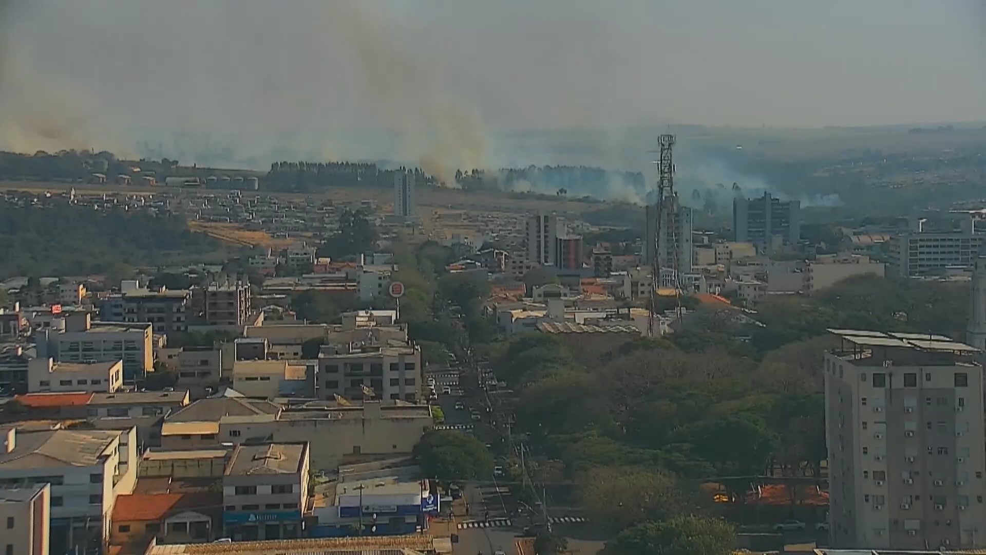 VÍDEO: Imagens aéreas mostram devastação do fogo em Cianorte; cidade está há cinco dias encoberta por fumaça