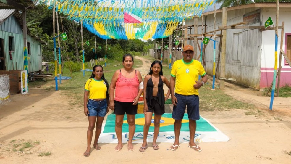 Moradores decoram rua sem asfalto para Copa do Mundo de 2026 no Amazonas — Foto: Reprodução/Redes Sociais