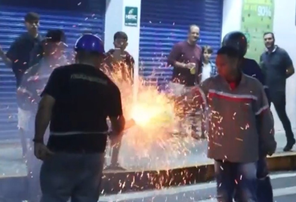 Guerra de 'espadas' em Senhor do Bonfim, no São João de 2022 — Foto: Reprodução/TV São Francisco