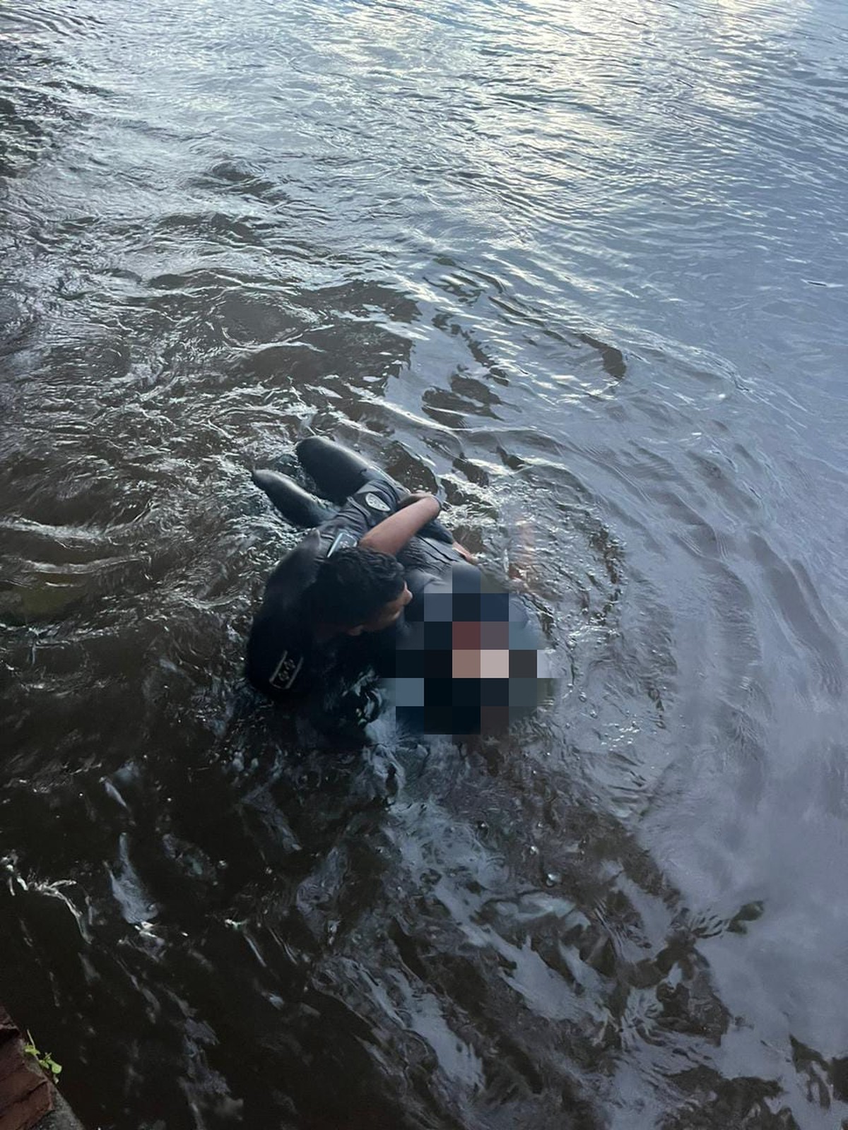 Mulher é salva por PM ao se afogar em rio no interior do MA | Maranhão | G1
