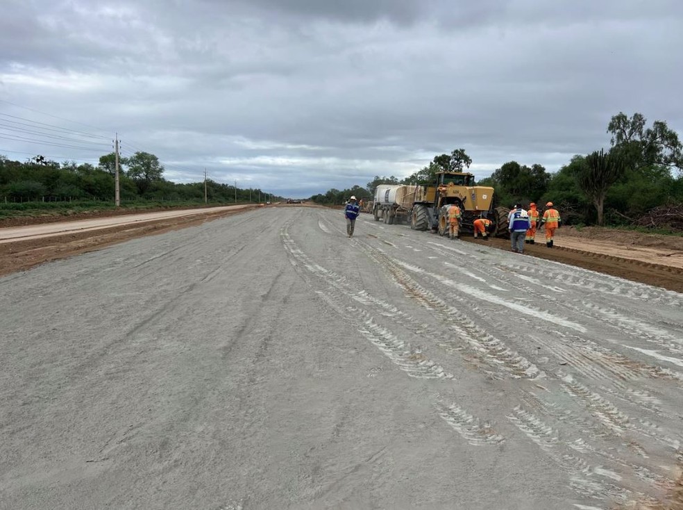 Trecho, de 224,8 quilômetros da Rota Bioceãnica entre Mariscal Estigarribia e Pozo Hondo, no Paraguai, já tem mais de 16% das obras executadas — Foto: MOPC/Divugação