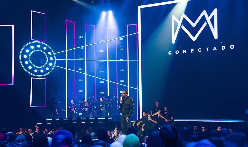 Mumuzinho na gravação ao vivo do show ‘Conectado’, gravado em 3 de julho em apresentação na casa Vibra São Paulo — Foto: Reprodução / Facebook Mumuzinho