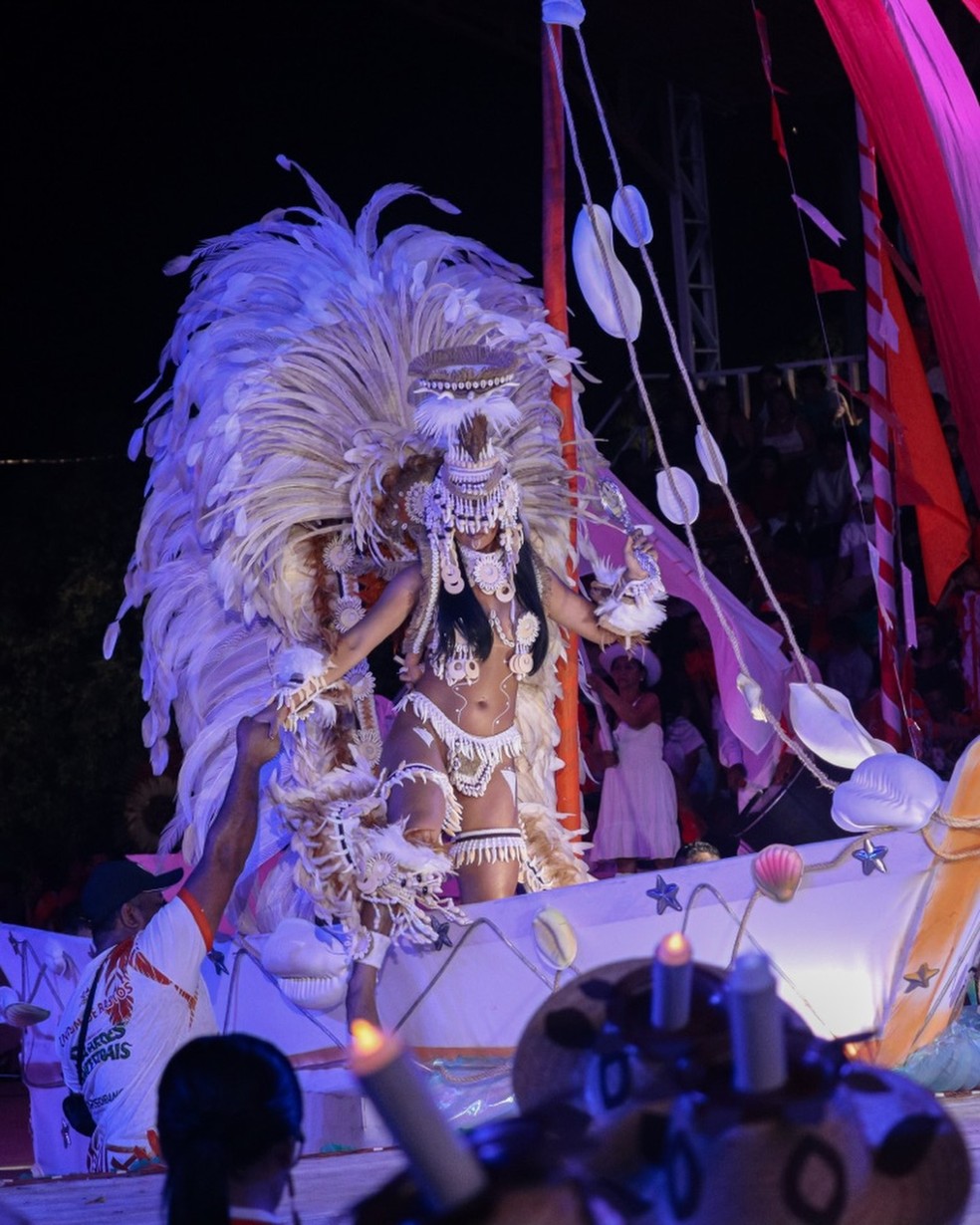 Isabelle Alcântara durante performance como rainha do folclore do Boi Tira Prosa. — Foto: Reprodução/Redes Sociais