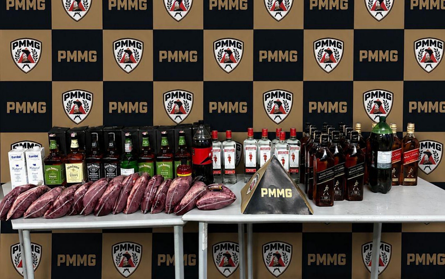 Dupla suspeita de roubo de supermercados é presa com uísque, gin e picanha no Sul de MG