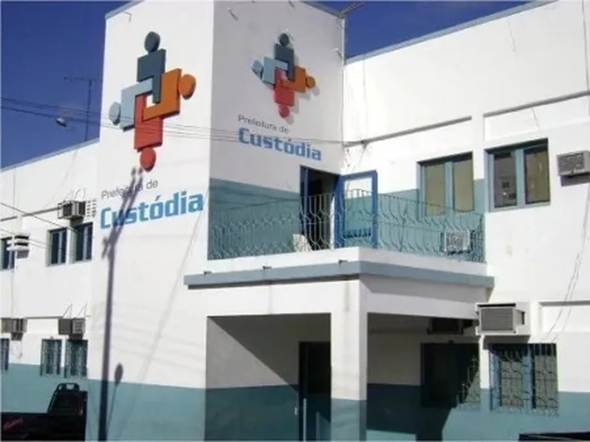 TRE-PE mantém cassação do prefeito e da vice de Custódia por abuso de poder