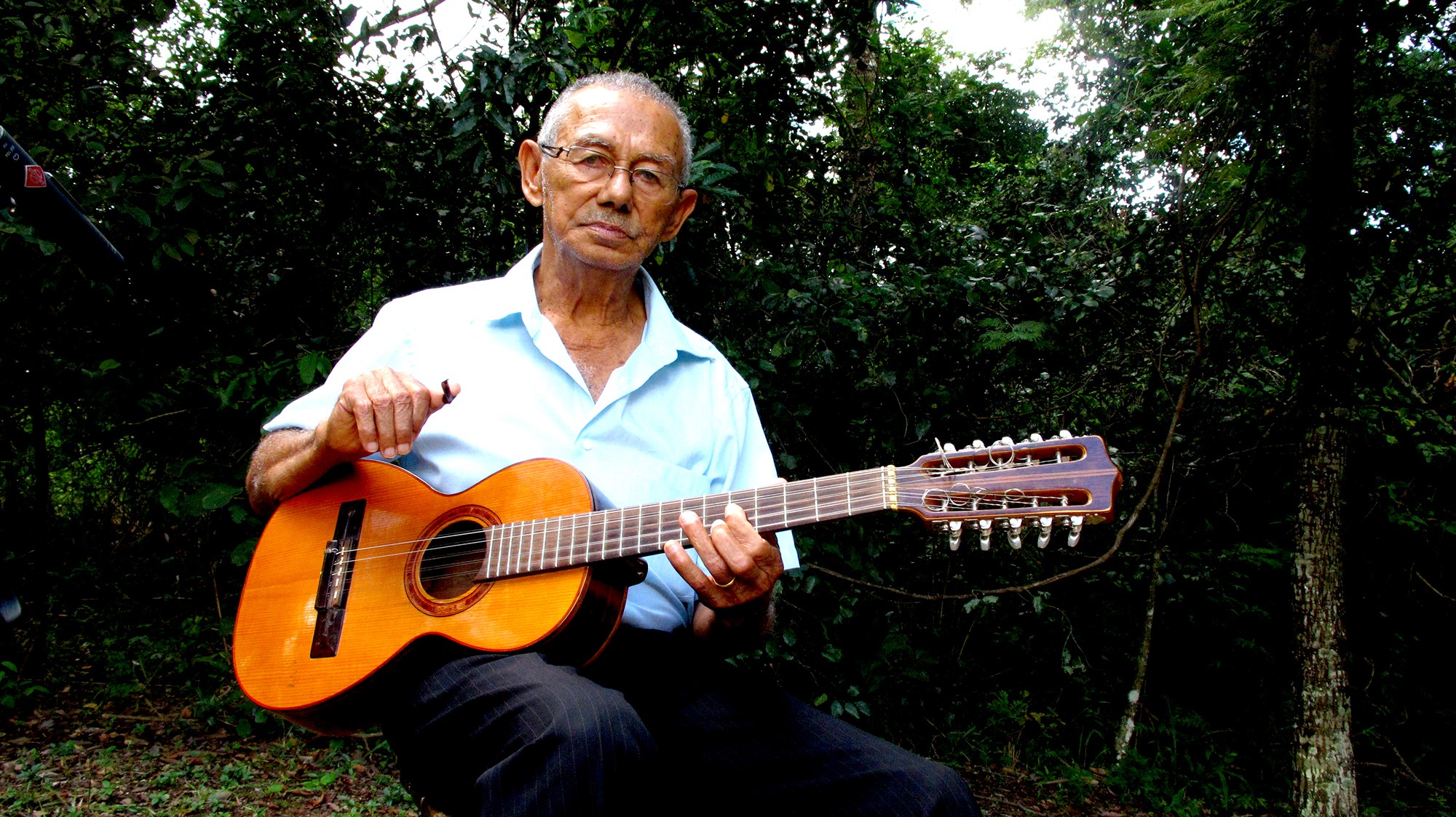 Mestre Manelim, violeiro mineiro morto há quatro anos, é revivido em álbum autoral com 17 gravações inéditas