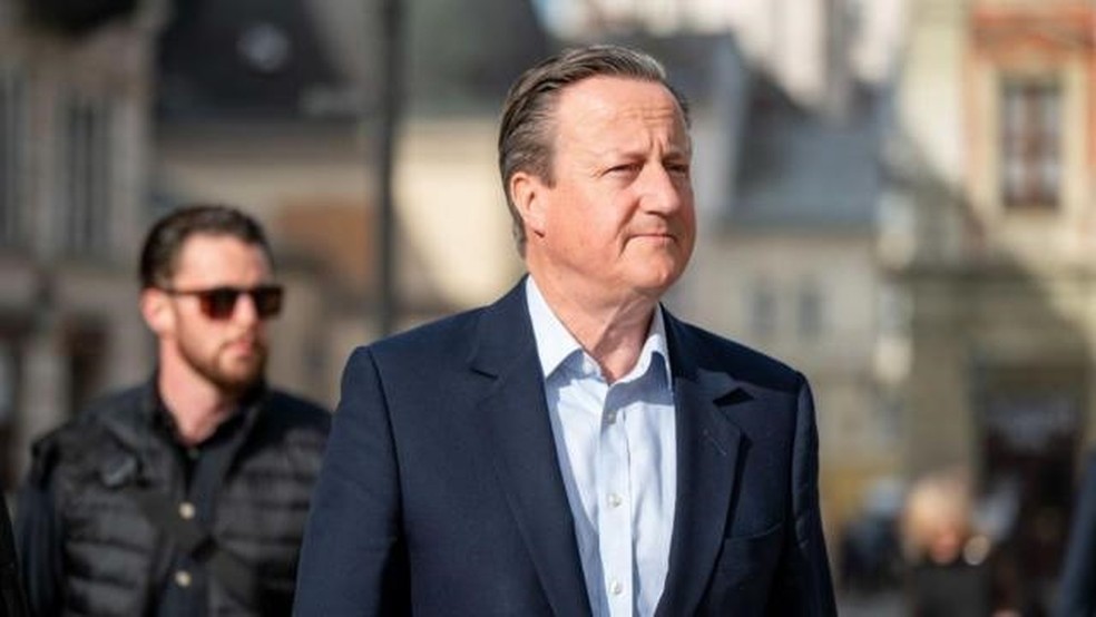 O ministro de Relações Exteriores britânico, David Cameron, visitou as Ilhas Falklands/Malvinas em fevereiro — Foto: Getty Images/Via BBC