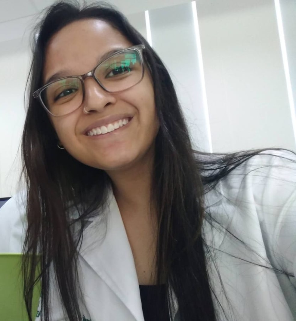 Camila Martins Araújo, de 24 anos, foi atingida por uma árvore. — Foto: Arquivo pessoal
