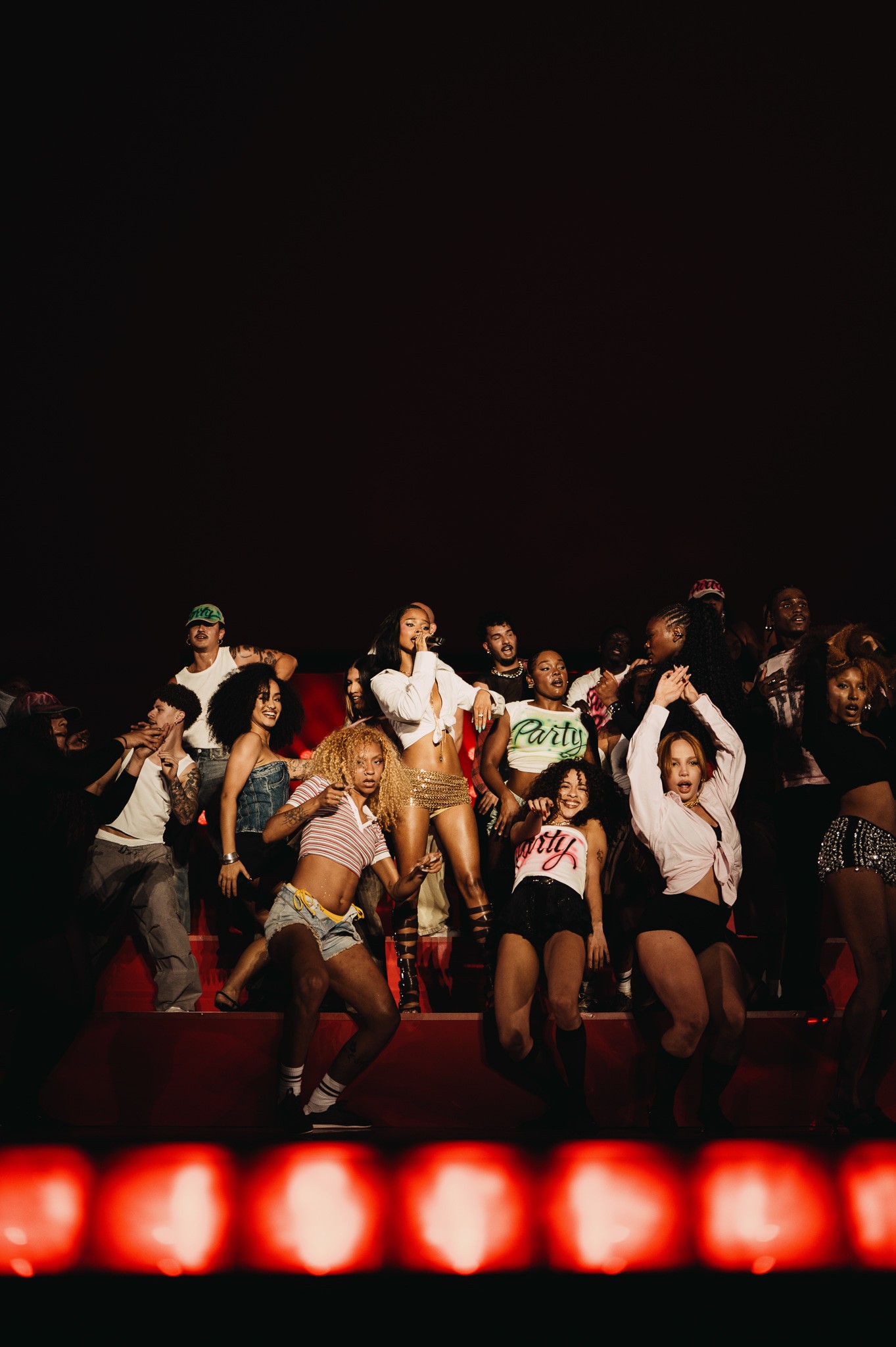 Anitta, Gil, Tyla e Agnes Nunes fazem mini festival, de marca, para plateia morna de famosos 