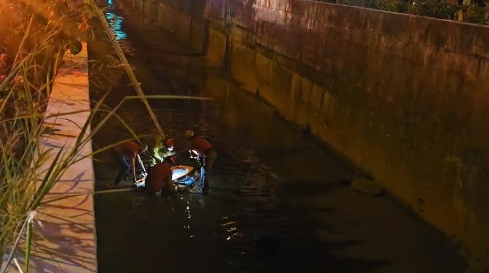 VÍDEO: pedestre é atropelado e arremessado para dentro de córrego em avenida de Franca, SP