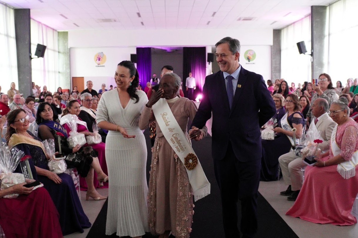 Benta Bitencourt de Assis é coroada Rainha do Centenário de Criciúma: 'Nunca imaginei viver algo assim'