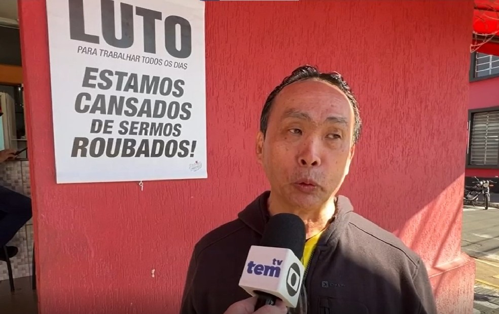 2 de 6
Comerciante que mant&eacute;m pastelaria h&aacute; 26 anos no centro de Bauru conta que pensa em se mudar da regi&atilde;o &mdash; Foto: Gabriel Sato/TV TEM