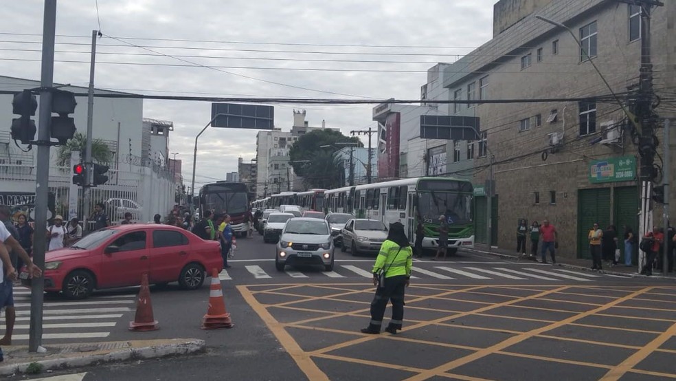 Rodoviários fizeram paralisação em Manaus pelo fim da escala 6x1 — Foto: Karla Melo/Rede Amazônica