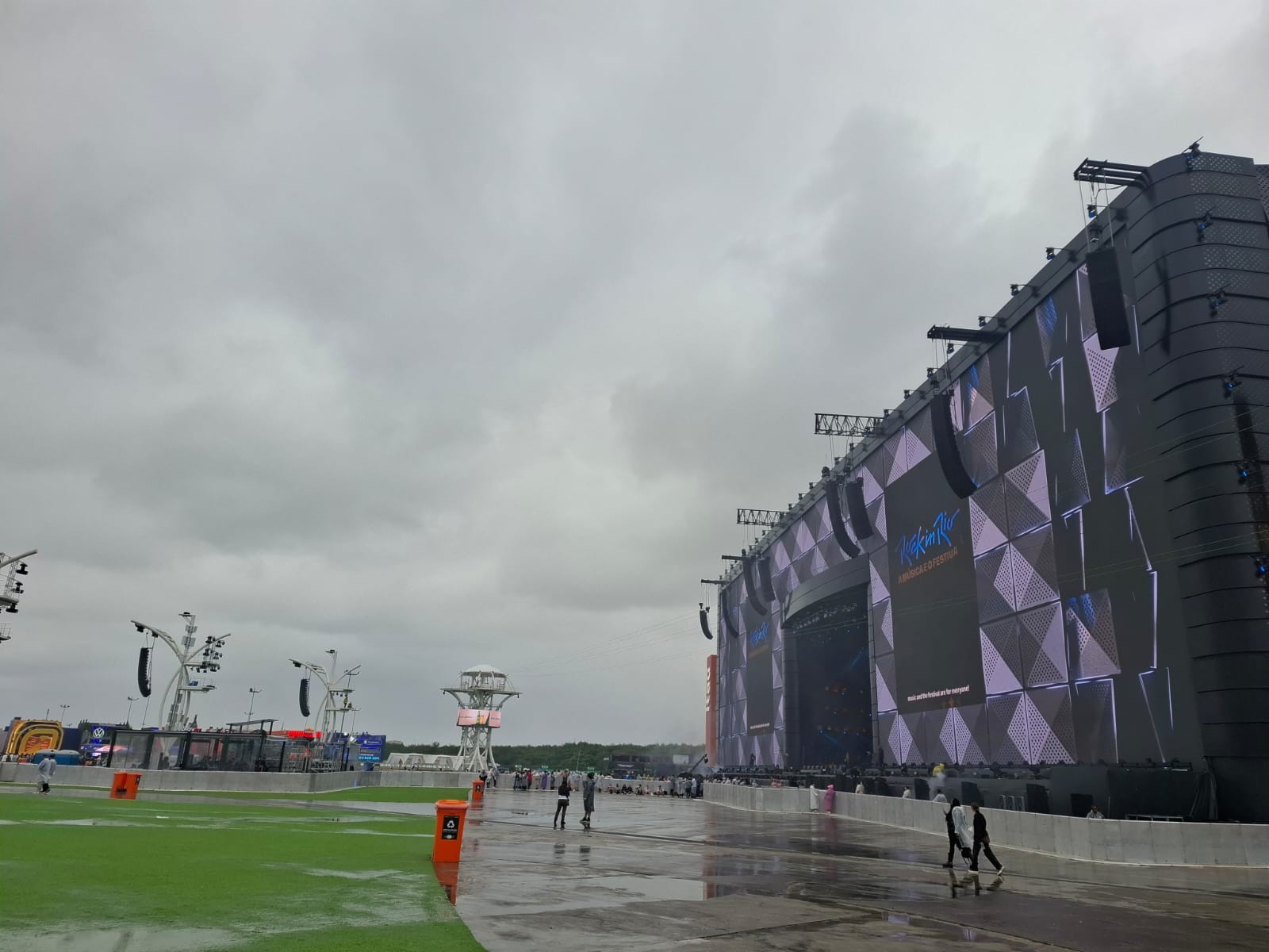 Chuva forte na Zona Sudoeste faz Rock in Rio suspender agendamento da roda-gigante e tirolesa; veja