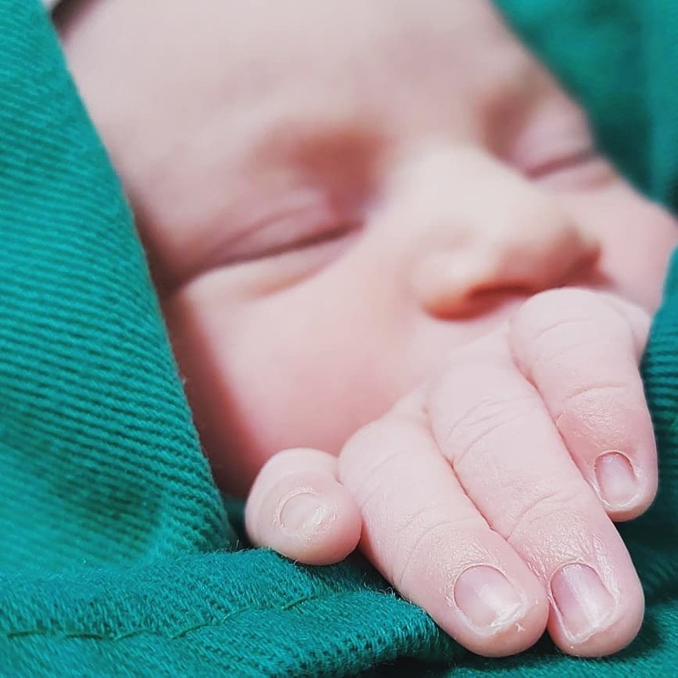 Foto de recém-nascido no Hospital Ana Bezerra, em Santa Cruz, RN — Foto: Cláudia Michele