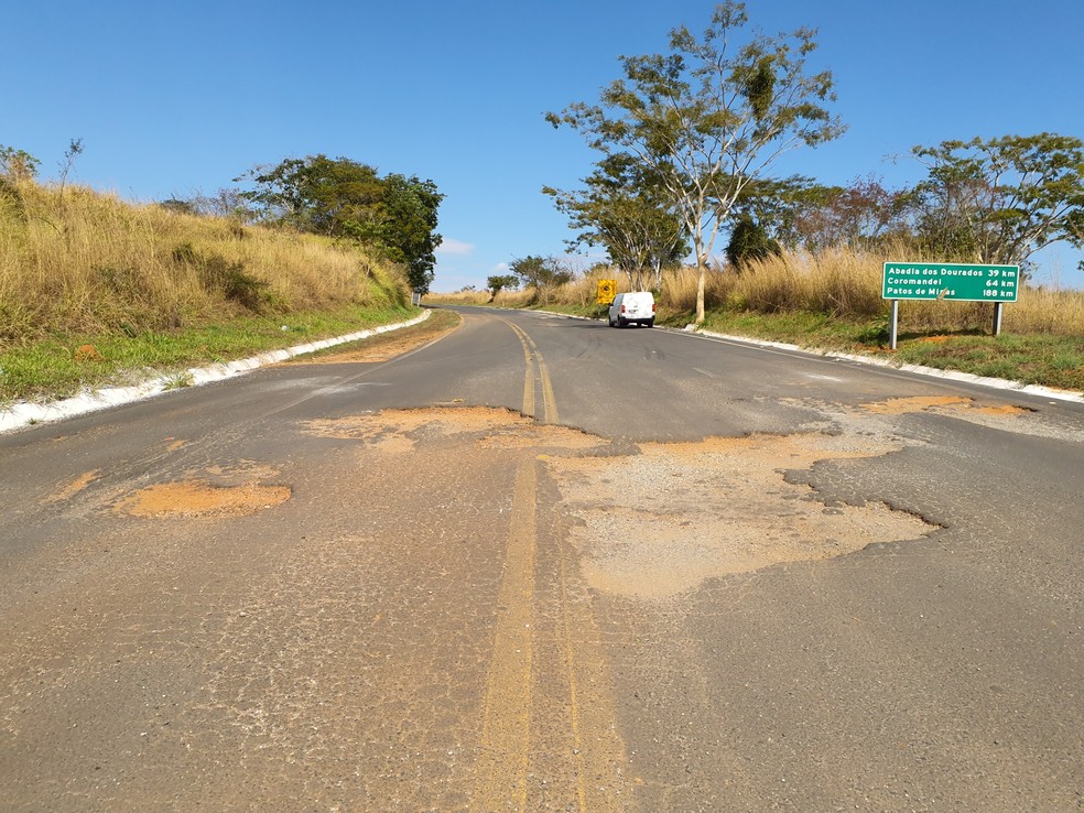 BR-352 em Abadia dos Dourados — Foto: CNT/Divulgação