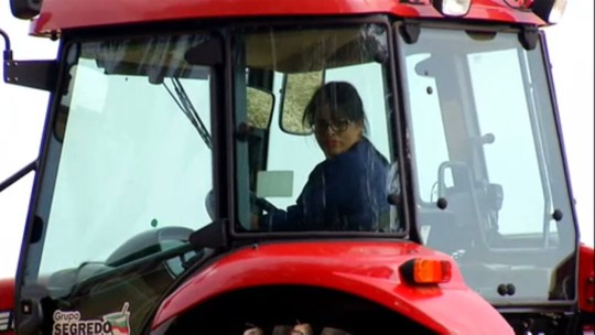Mulheres aprendem a dirigir máquinas agrícolas em iniciativa para aumentar a renda familiar - Programa: Globo Rural 