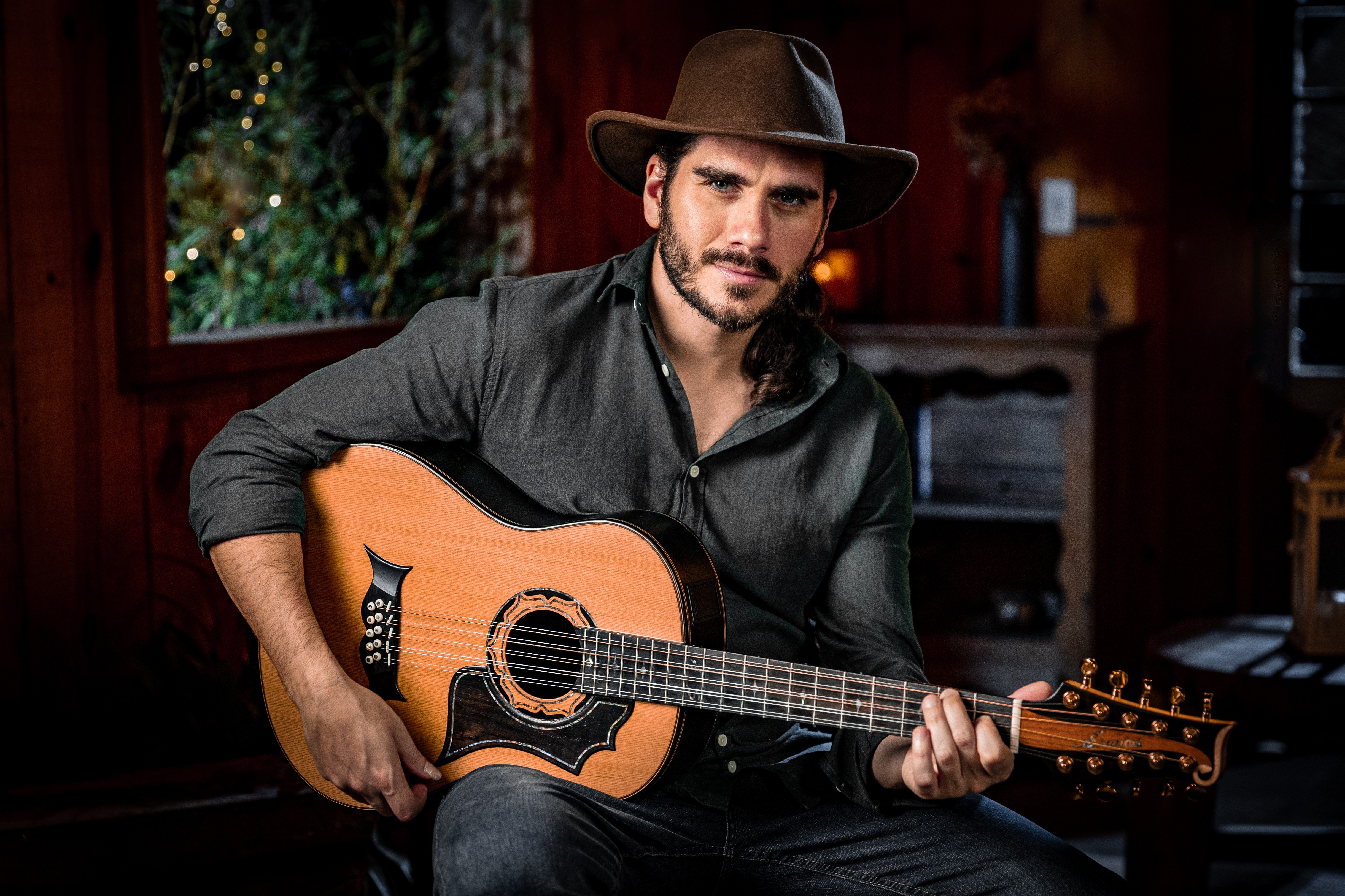 Gabriel Sater estreia turnê e Tiquequê animam Festival Multicultural em Sorocaba