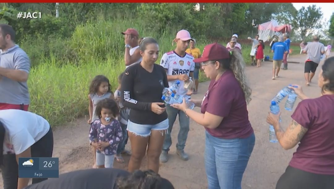 Cheia do Rio Acre: Grupo de voluntários ajuda moradores ilhados na zona rural da capital