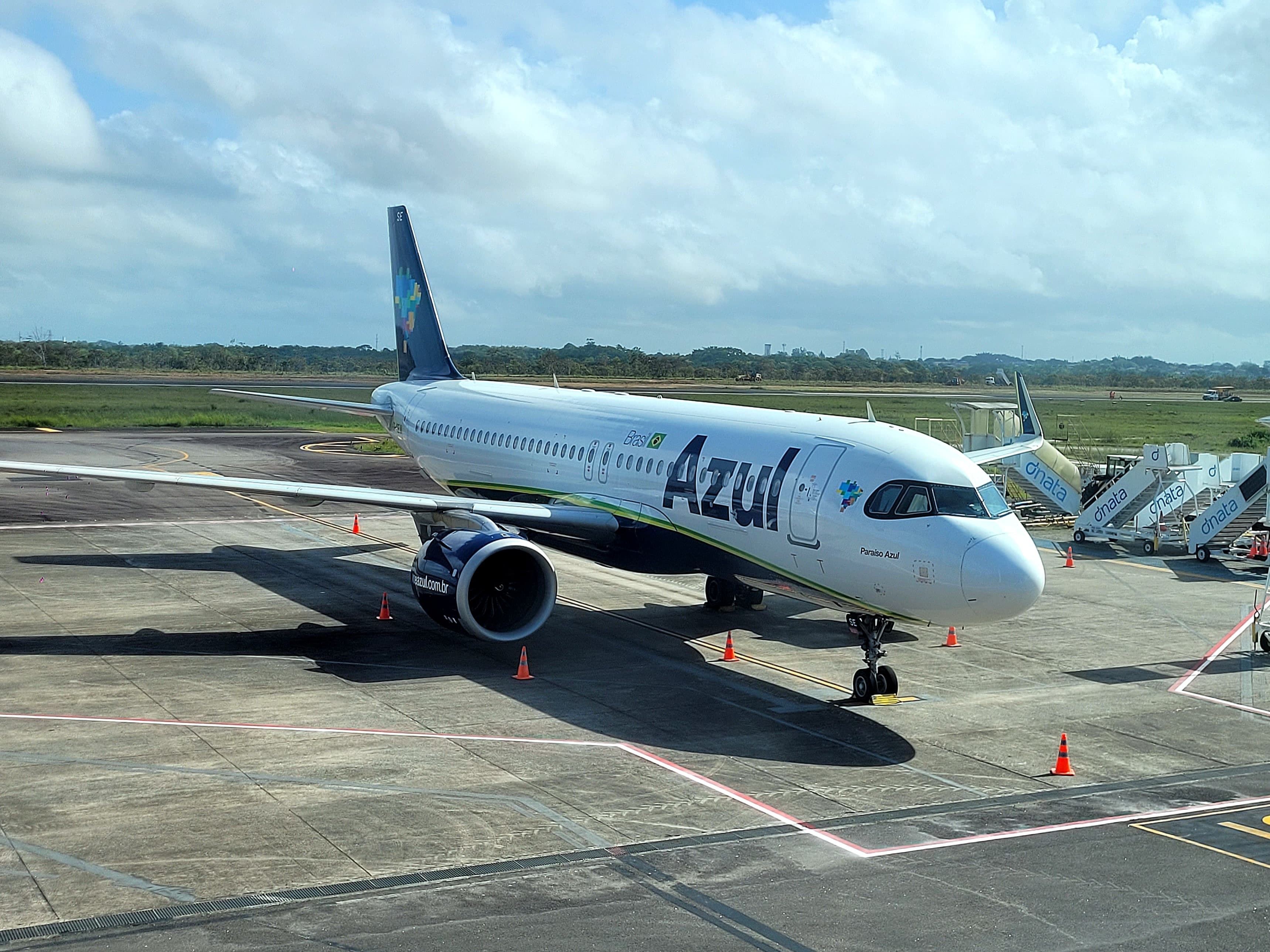 Após 12h de espera por conta de problema em pneu, avião decola de Macapá para Belém