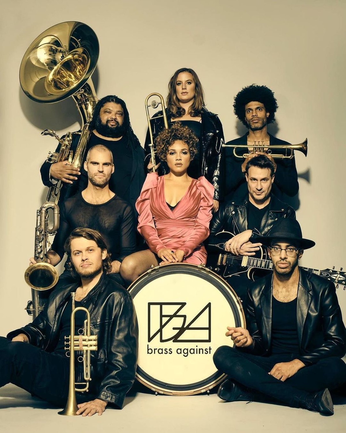 Notícia - Banda Brass Groove Brasil se apresenta no palco do