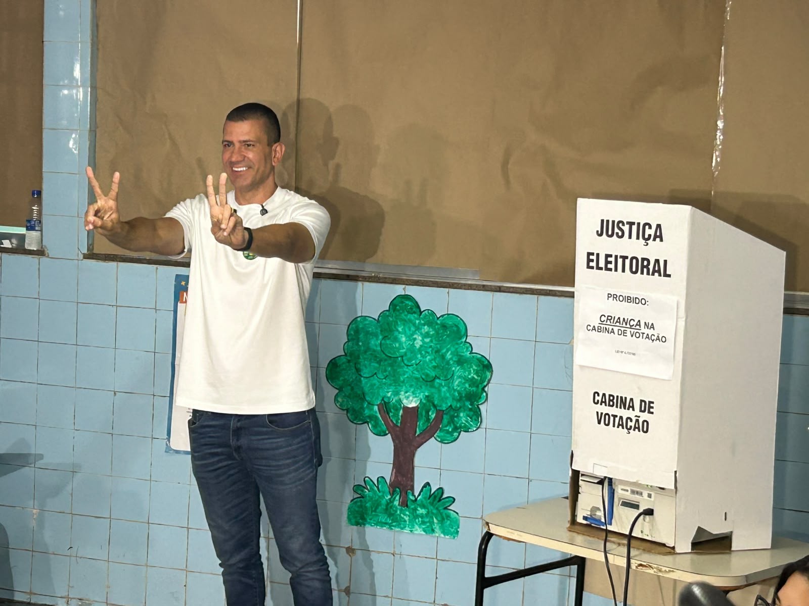 Douglas Ruas vota em São Gonçalo, Região Metropolitana do RJ