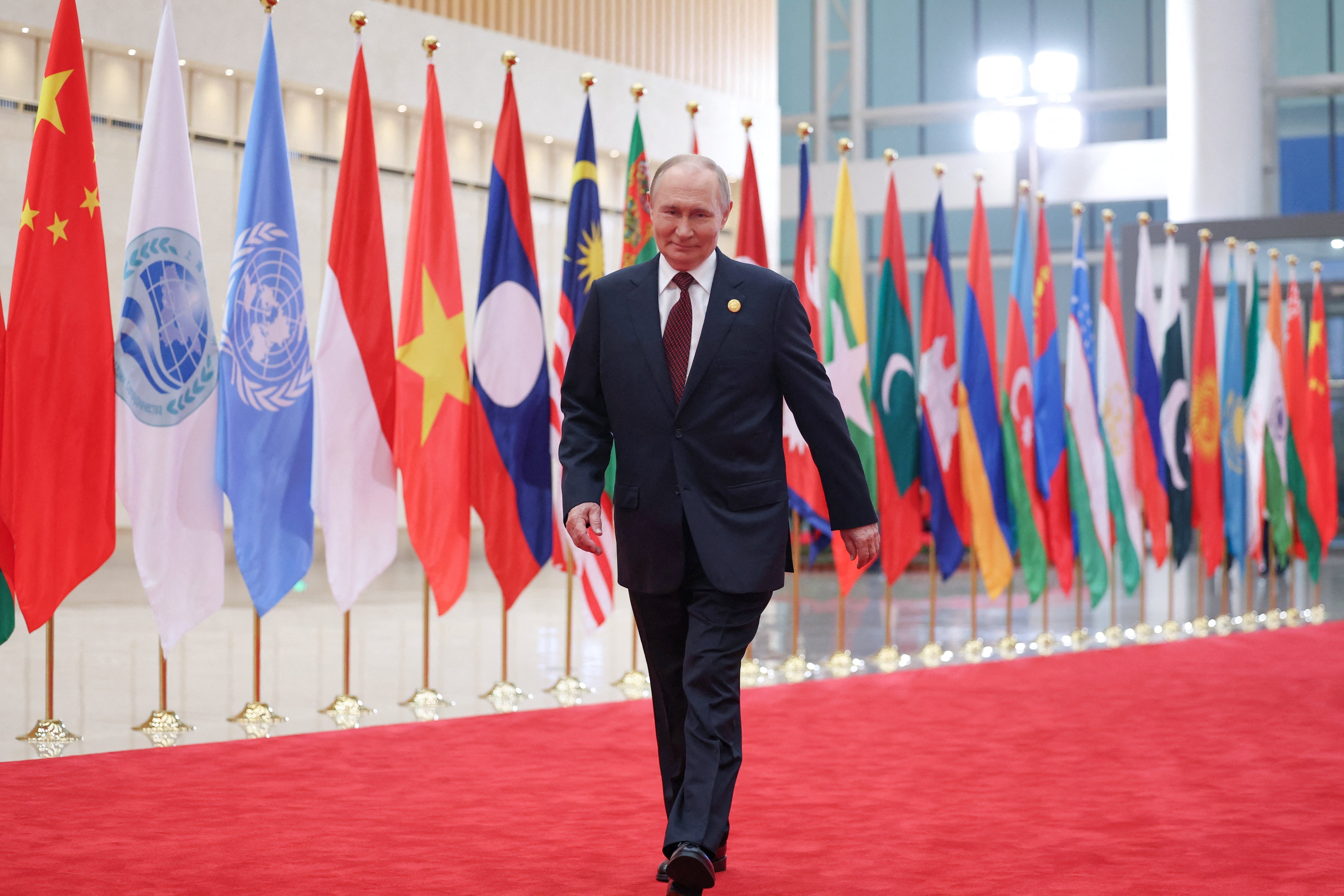 Putin diz que encontro com Trump 'abriu caminho' para paz na Ucrânia; reunião completa 2 semanas sem soluções no conflito