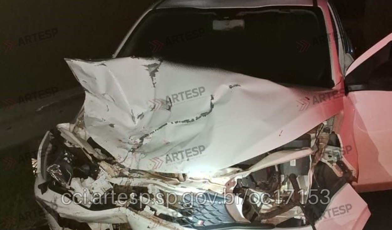 Adolescente de 15 anos morre após carro capotar e colidir com caminhão na SP-310 em Ibaté