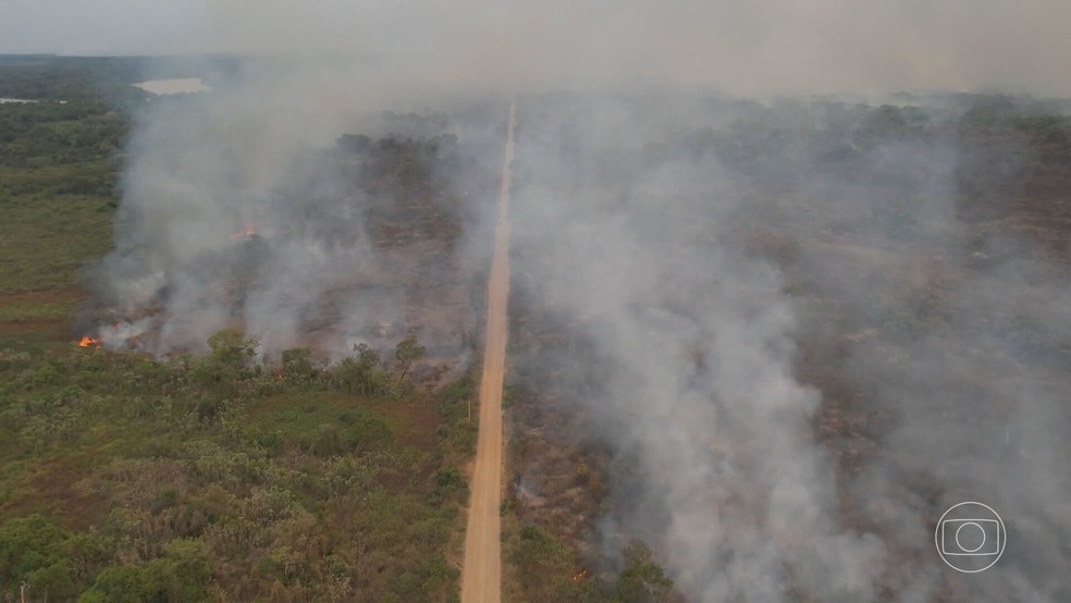 Incêndios no Pantanal atingem rodovia Transpantaneira em Mato Grosso — Foto: Reprodução/Bom Dia Brasil